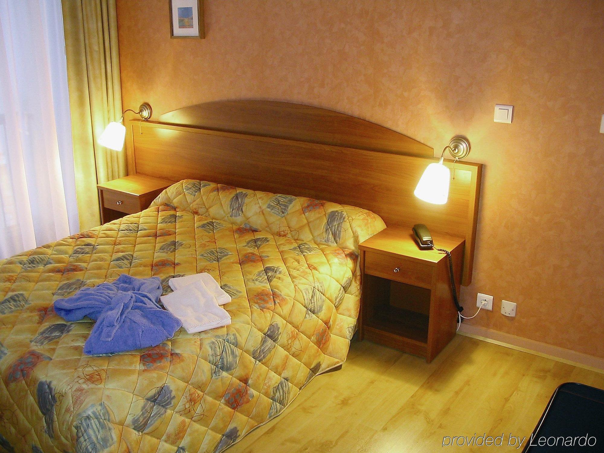 Brit Hotel Du Ban โชดแซกส์ ภายนอก รูปภาพ